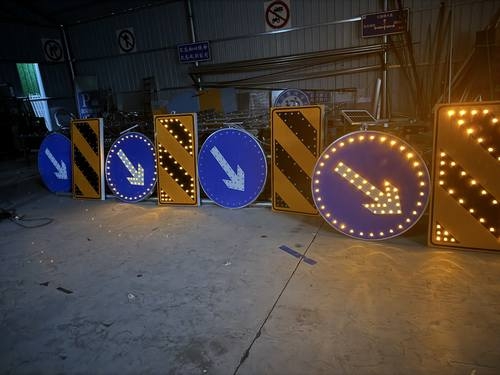 黄石黄石河南太阳能交通标牌 河南自发光交通路标牌厂家